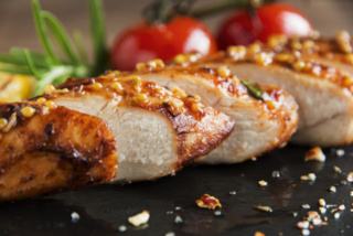 Hähnchenbrust mit Honigsauce und Grillgemüse