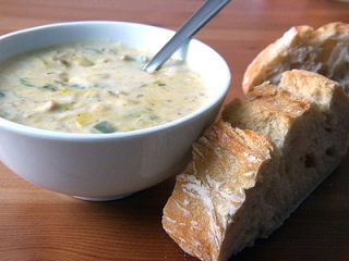 Brodowiner Käselauch-Suppe mit Hackfleisch