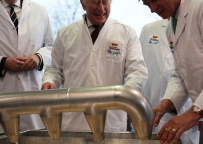 King Charles bei der Hersellung der Brodowiner Krone